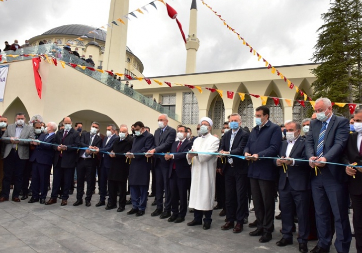 İnönü Üniversitesi İlahiyat Camisi ve Kütüphanesi Törenle  Açıldı