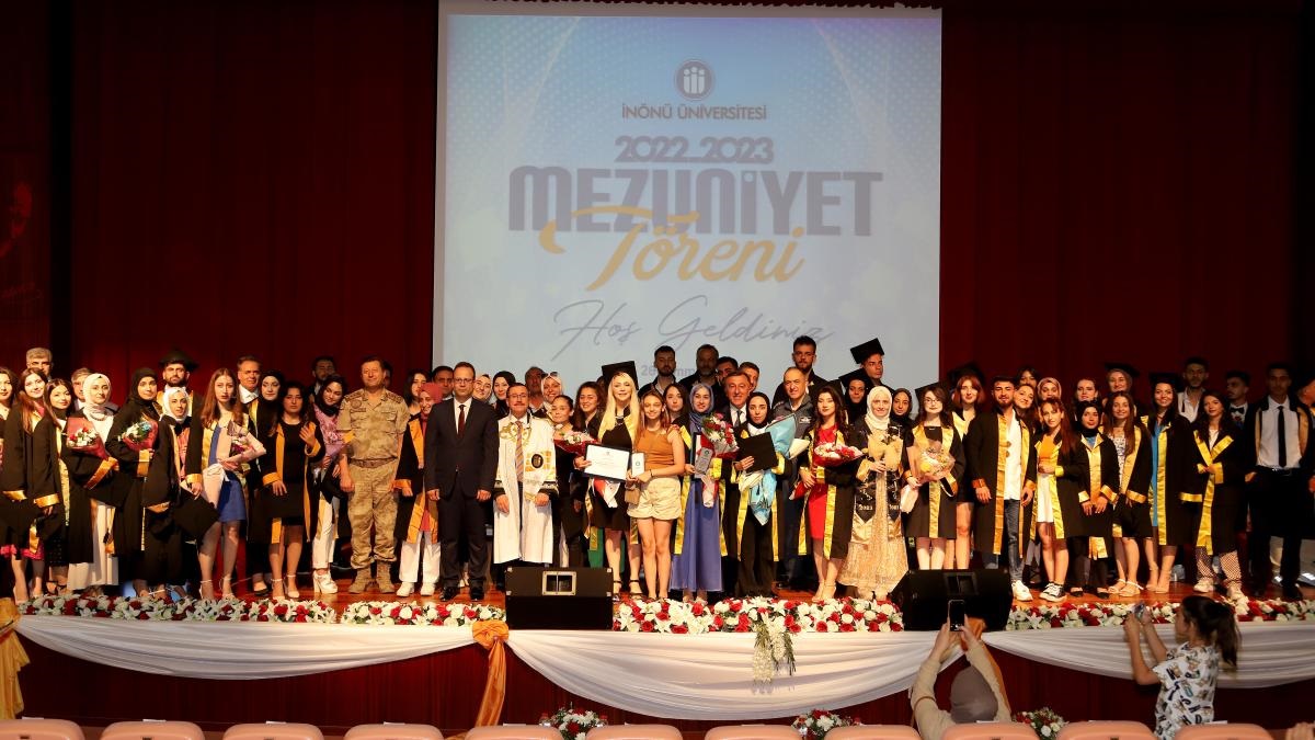 İnönü Üniversitesinde Mezuniyet Coşkusu Yaşandı