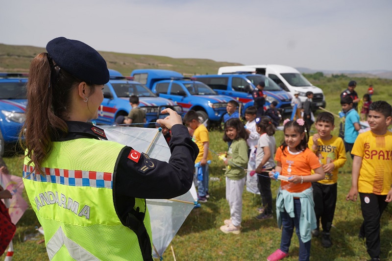 Jandarma'dan Uçurtma Şenliği