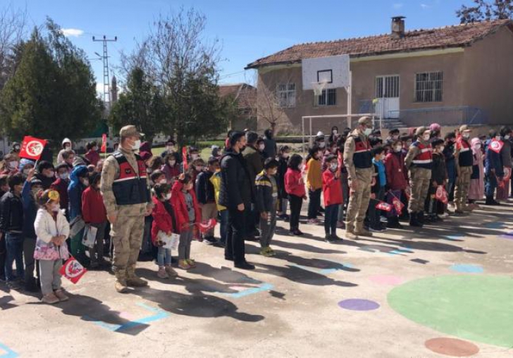 Jandarmadan Hasırcılar Ortaokuluna Ziyaret