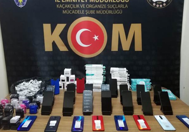 Kaçak cep telefonu satan şahıs yakalandı