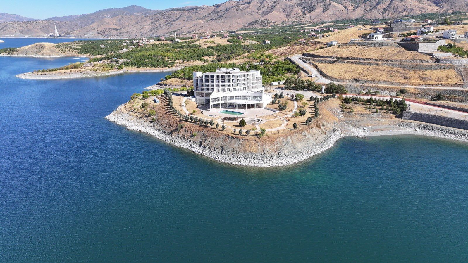 Kalegöl  Otel Öğretmen Akademisi Oluyor