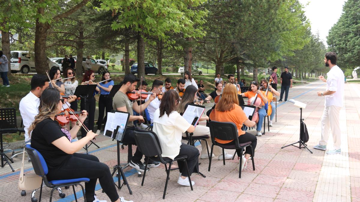 Kampüste Bahar Dinletisi Gerçekleştirildi