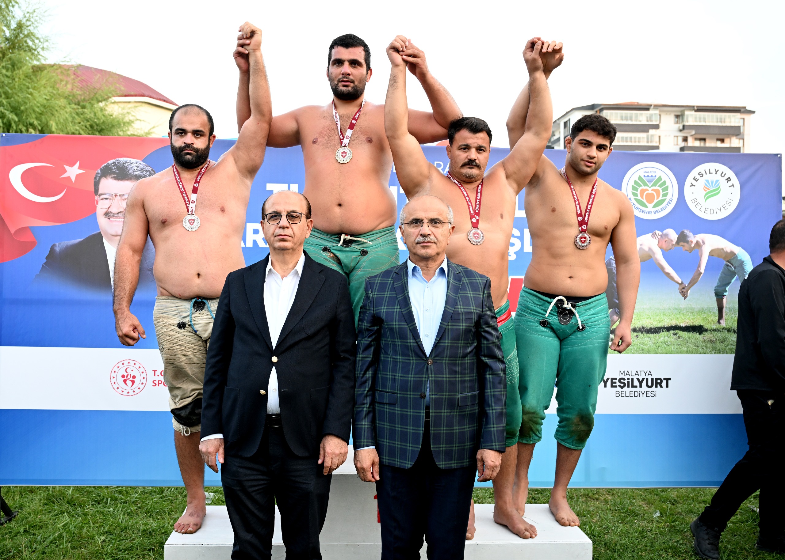 KARAKUCAK GÜREŞLERİ BÜYÜK ÇEKİŞMELERE SAHNE OLDU