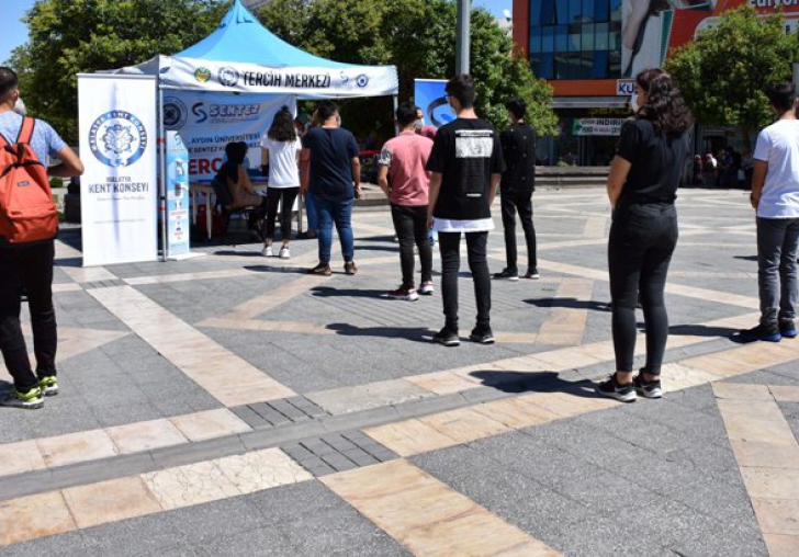 Kent Konseyi Tercih Merkezinde danışmanlık hizmeti veriyor