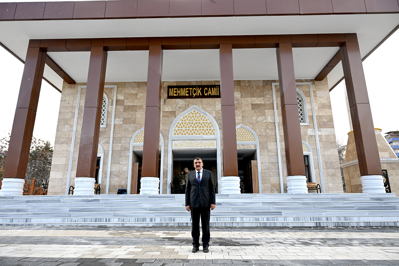 Kışla'daki Mehmetçik Cami İbadete Açıldı