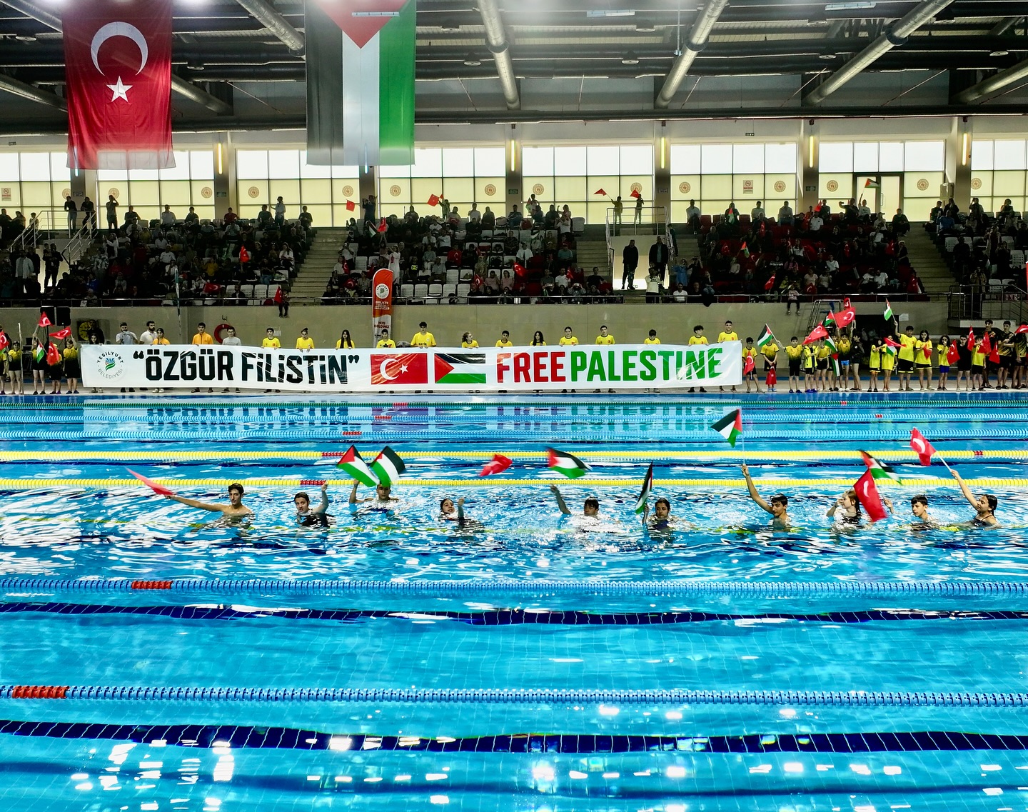 Kulaçlar Gazze İçin Atıldı!