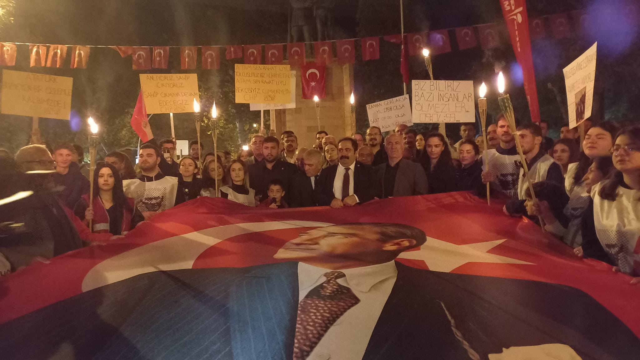 Malatya'da Ata'ya Saygı Yürüyüşü Gerçekleştirildi