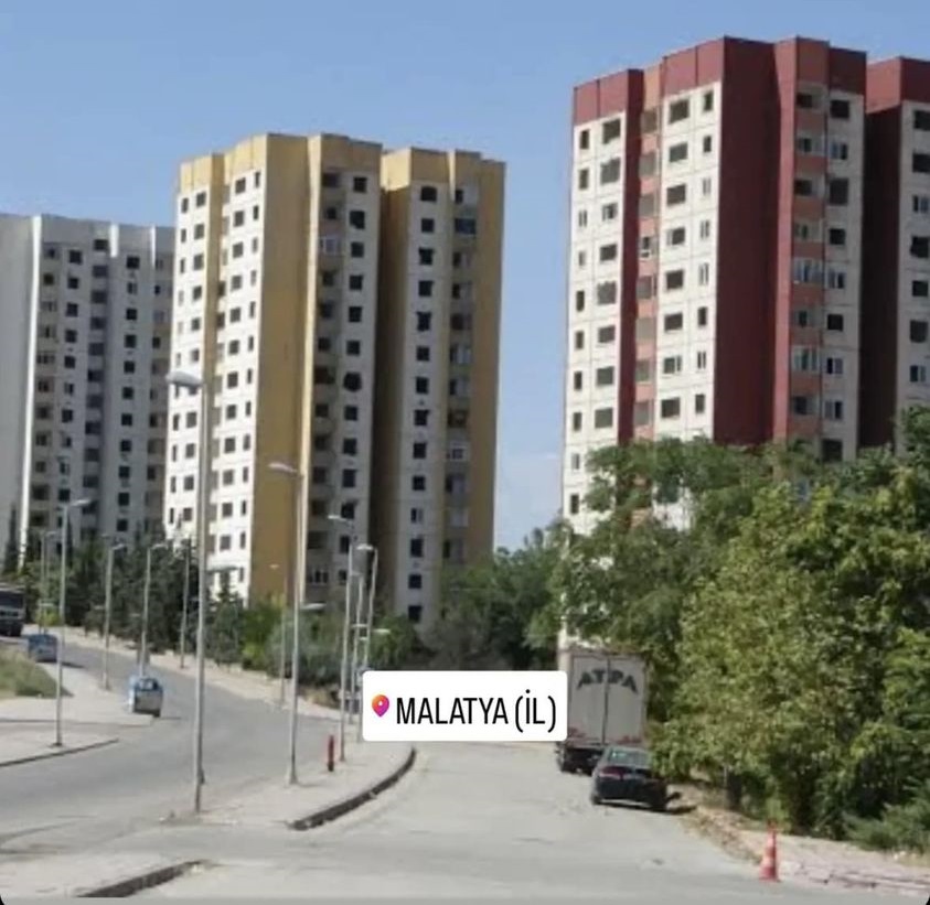 Malatya'da TOKİ'nin Yaptığı İlk Konutlar Yıkılıyor