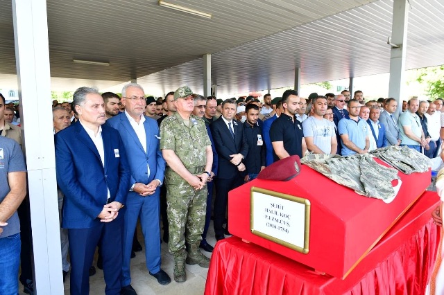 Malatya Şehidini Bağrına Bastı