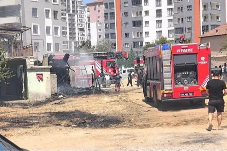 Metruk evde piknik tüpü patladı, yangın çıktı