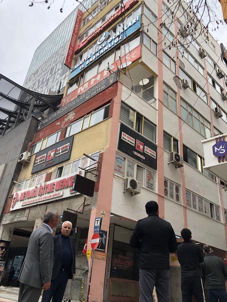 MHP İl Binası da Gece Yıkıldı