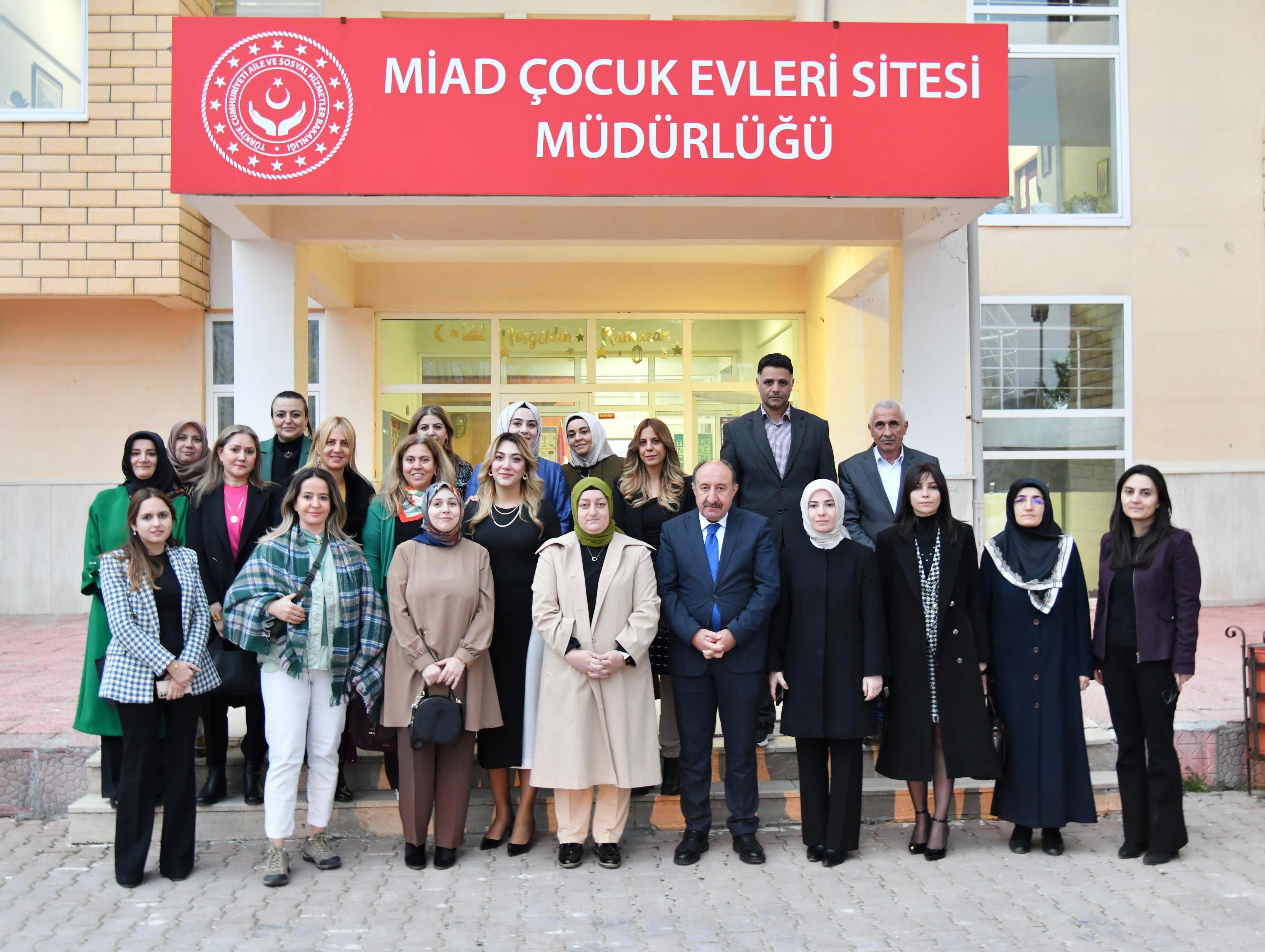 Miad Evlerindeki Çocuklara İftar Yemeği