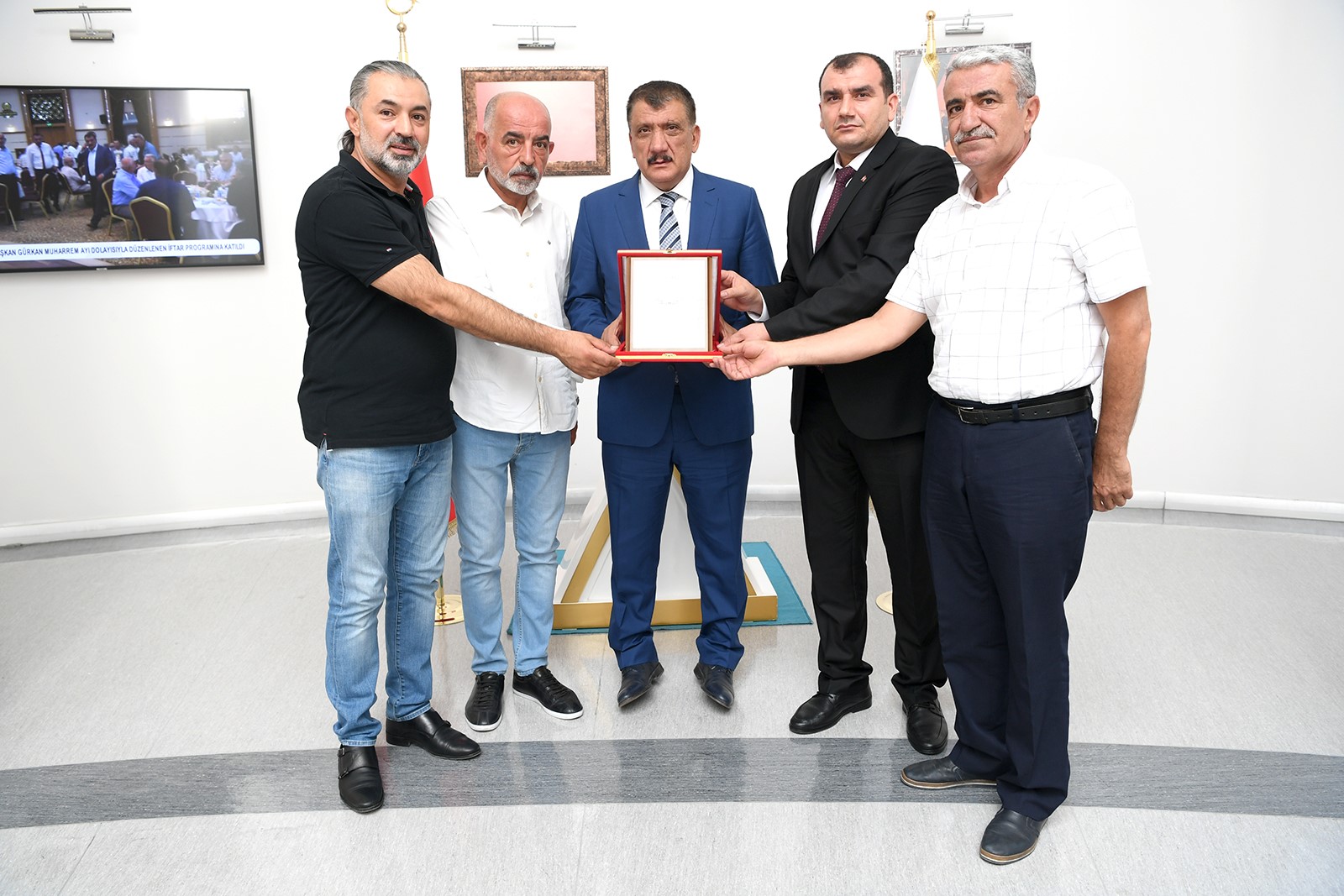 Oda Başkanlarından Başkan Gürkan’a plaket