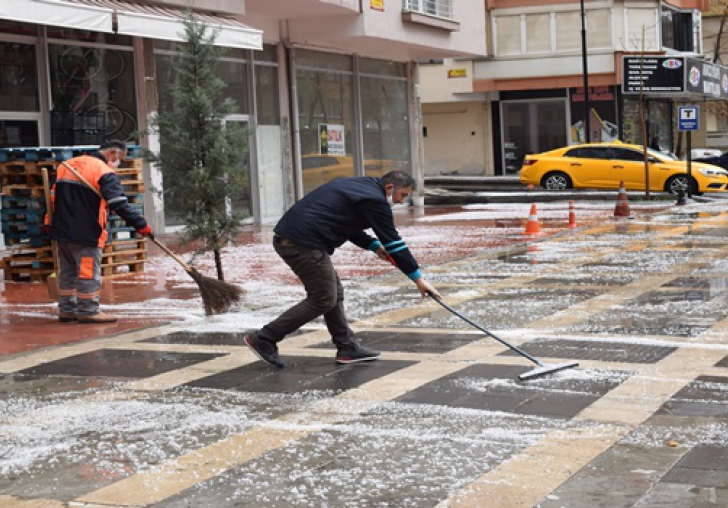 Önce yağış ardından dolu etkili oldu