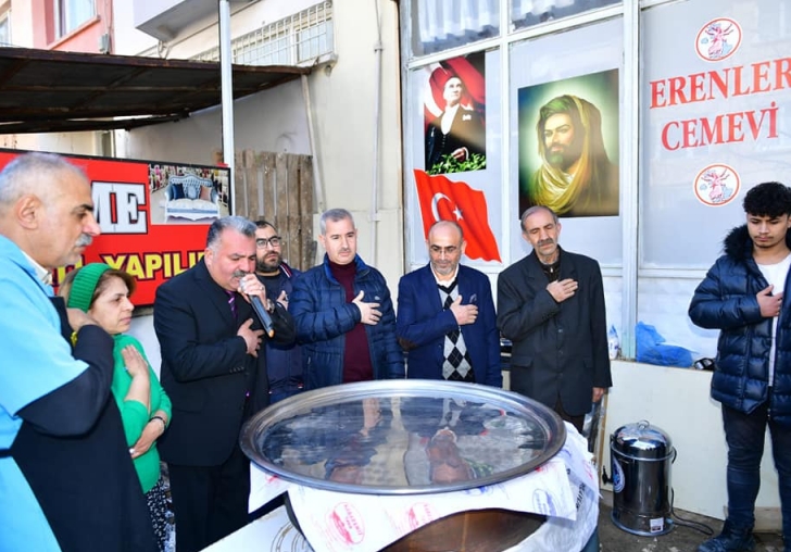 Paşaköşkü Erenler Cemevinde Lokma Dağıtıldı