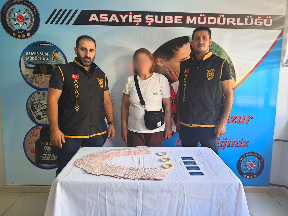 Polis Bir Kadını Dolandırılmaktan Kurtardı