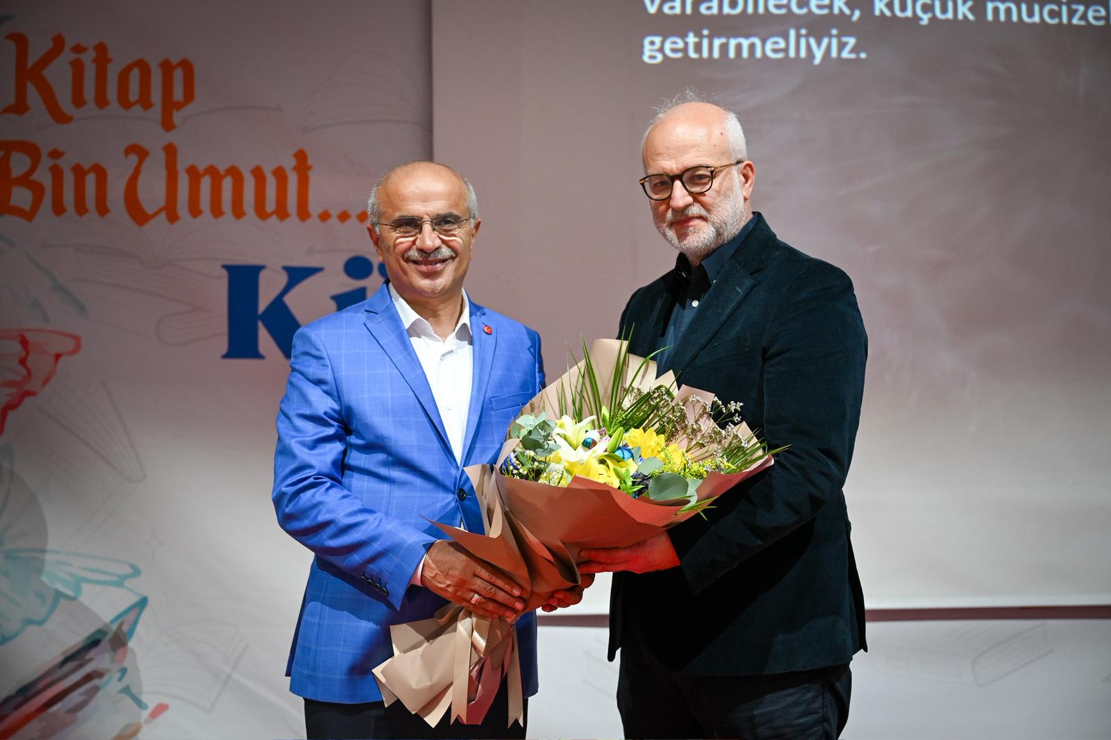 Prof. Dr. Kemal Sayar Konferans Verdi
