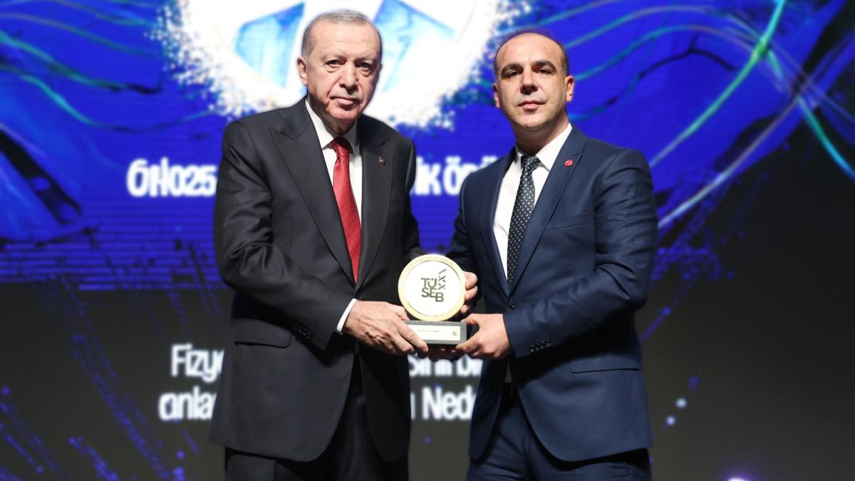 Prof. Dr. Suat Tekin’e TÜSEB Bilim Teşvik Ödülü Verildi