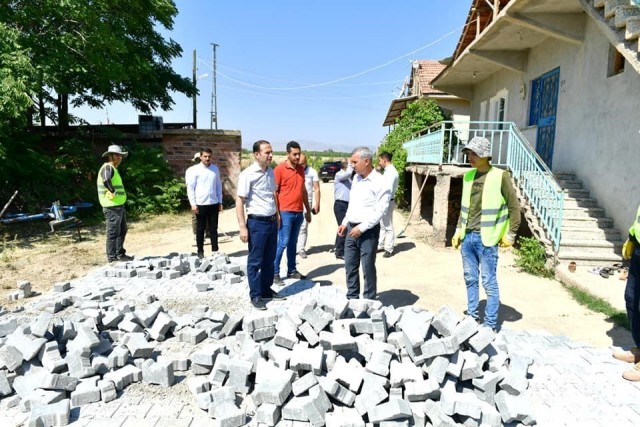 Sütlüce'ye Parke Taşı Döşeniyor