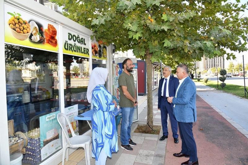 Tecde Esnafı Aşırı Hız Yapan Sürücülerden Dert Yandı