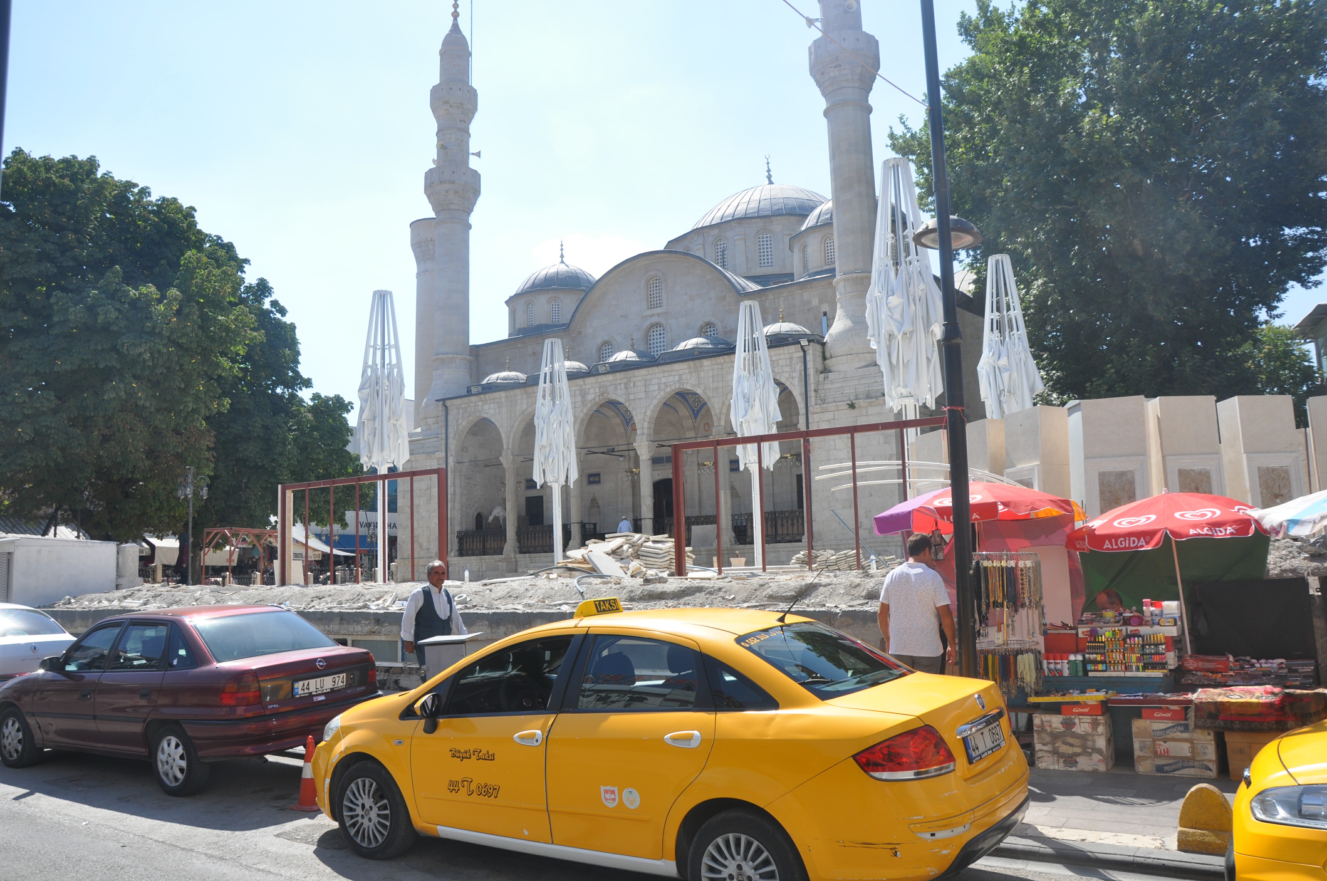 Tepkilere Neden Olan Çeşmeler Söküldü