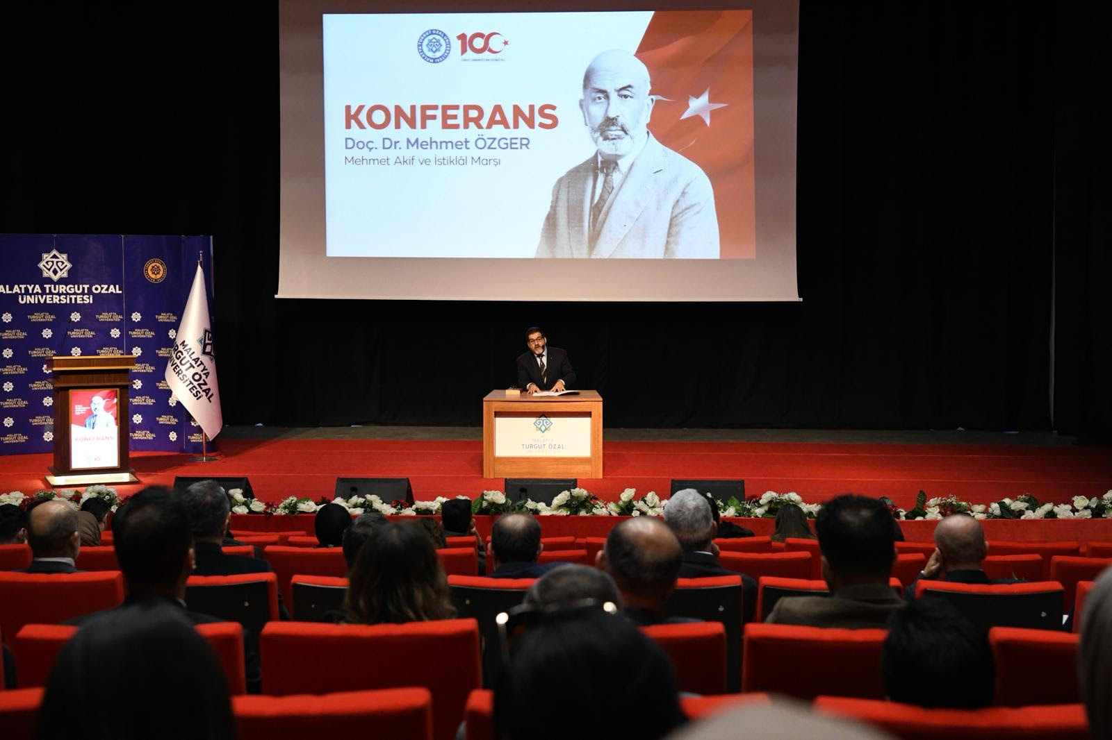 Turgut Özal'da Mehmet Akif Konferansı