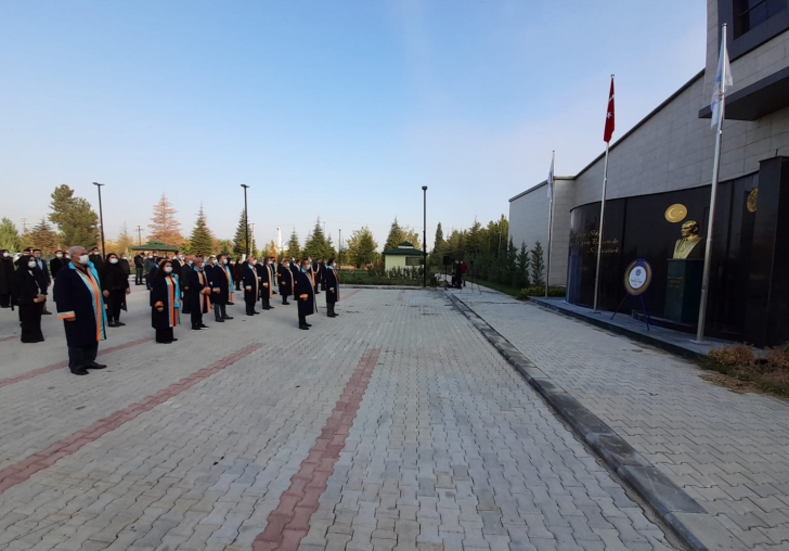 Turgut Özal Üniversitesi Ata'yı Törenle Andı