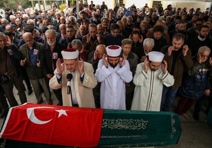 Türk Basınının usta çizerlerinden Suat Yalaz toprağa verildi