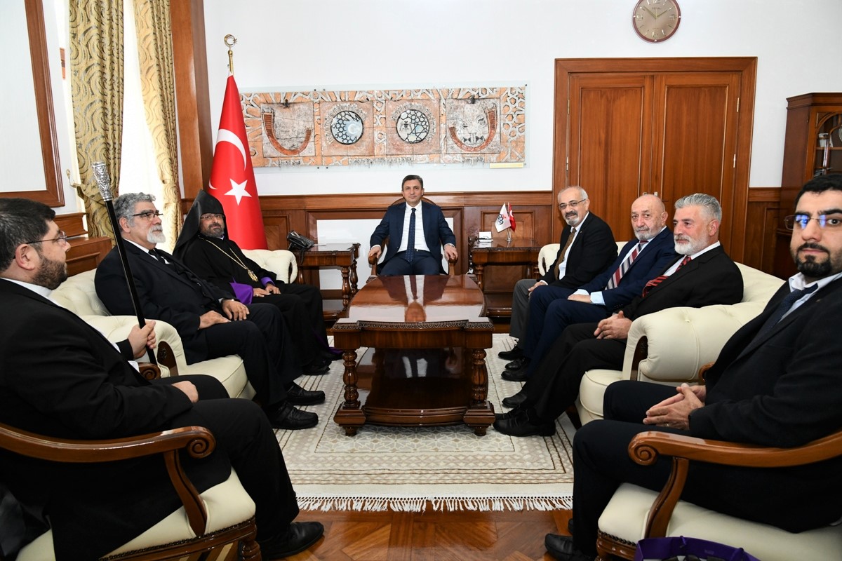Türkiye Ermenileri Patriği Ziyaretlerde Bulundu