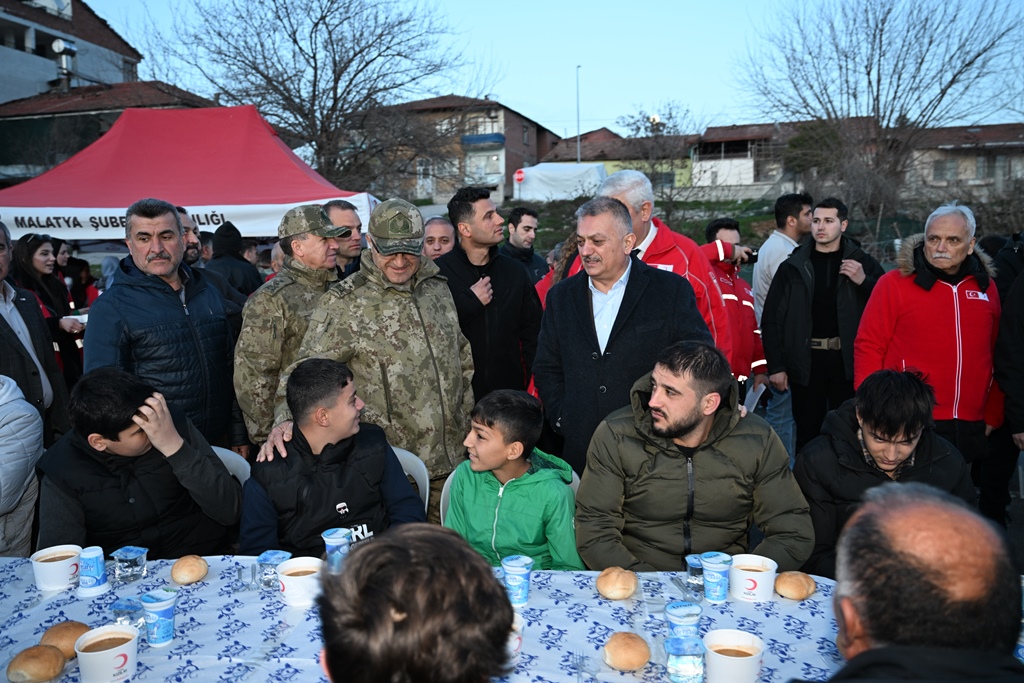 Türkiye Kızılay Derneği İftar Verdi