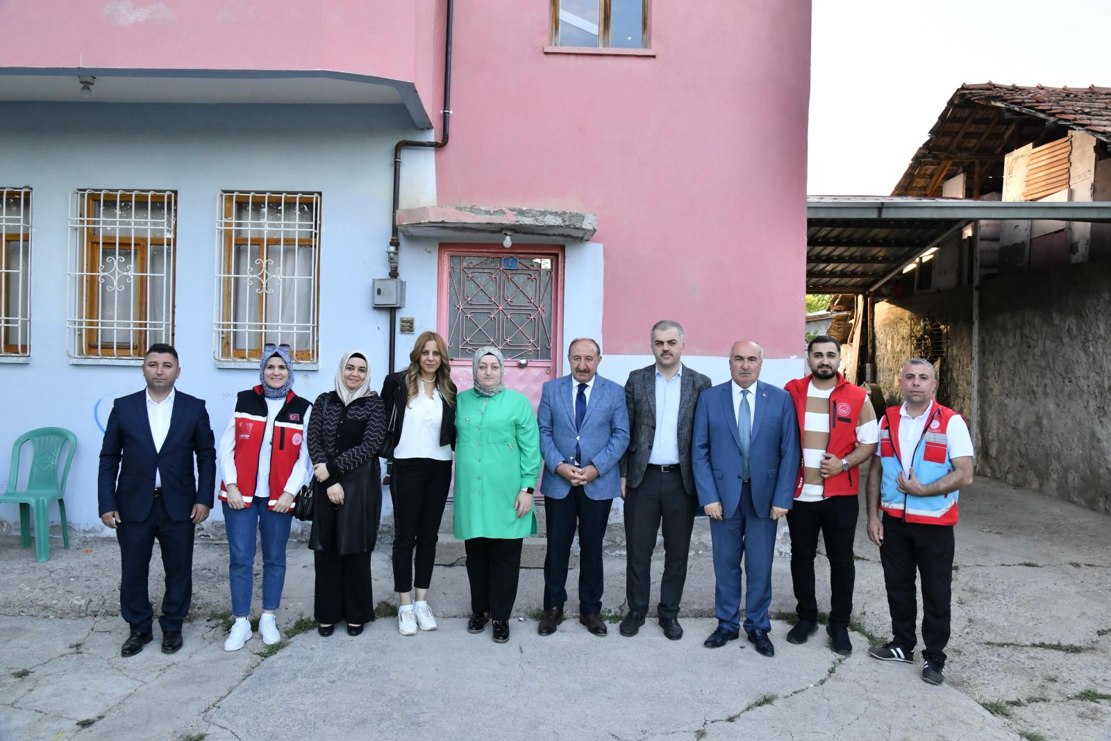 Vali Eşi Hanife Yazıcı Aile Ziyaretlerini Sürdürüyor