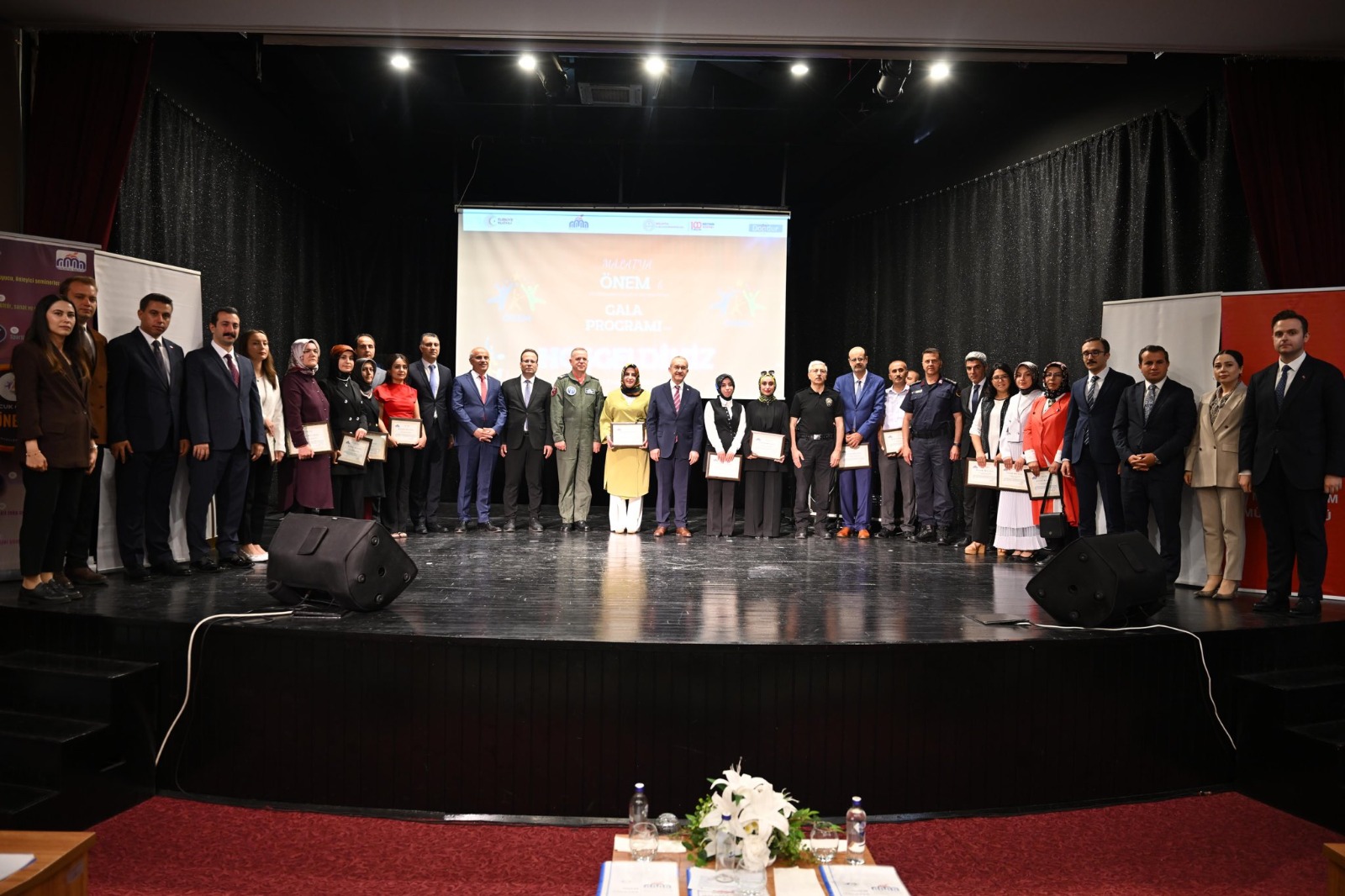 Vali Yavuz, Önem Projesi Gala Programına Katıldı