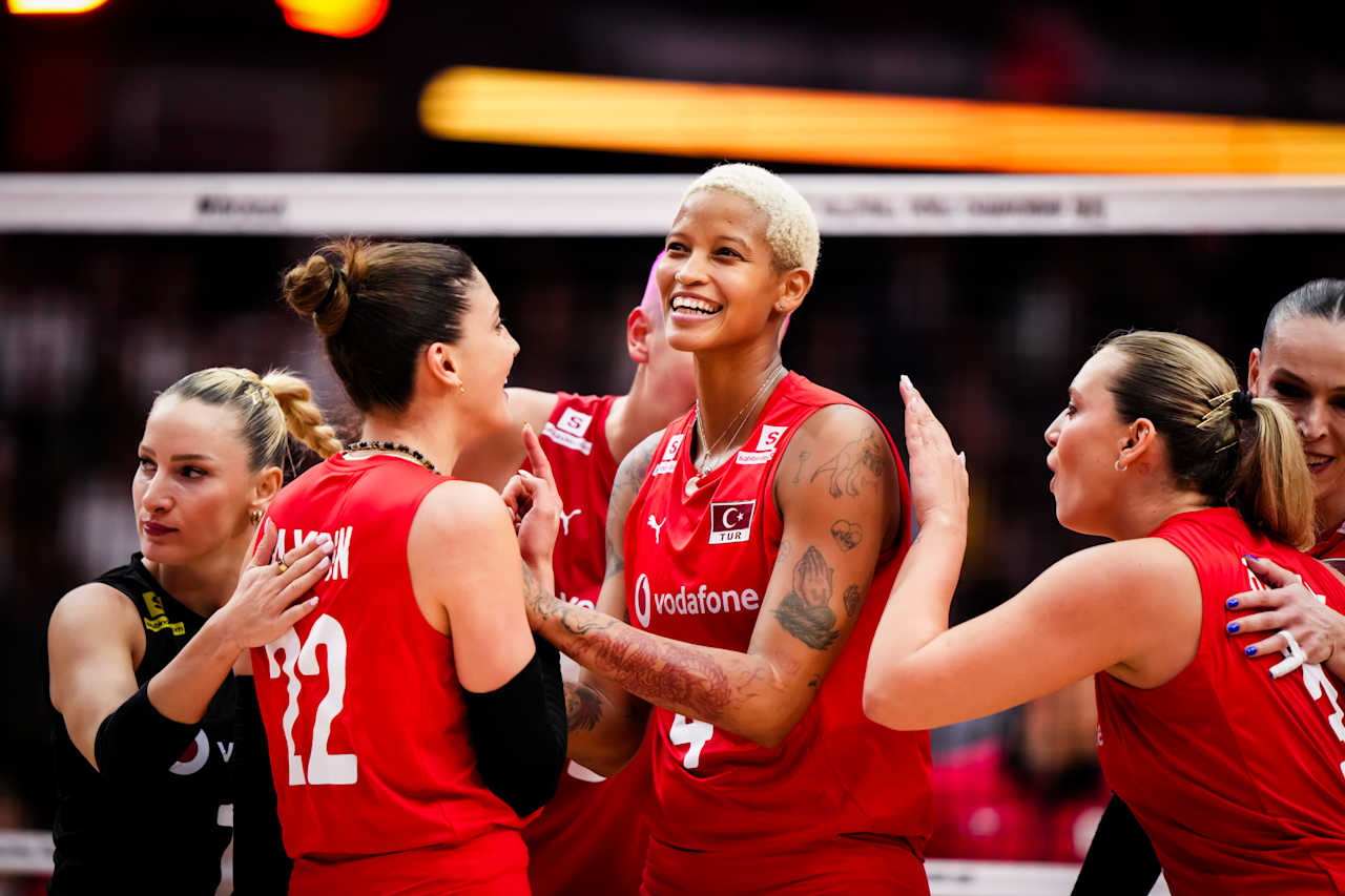 VOLEYBOLDA FİNALDEYİZ!  TÜRKİYE: 3  JAPONYA: 1