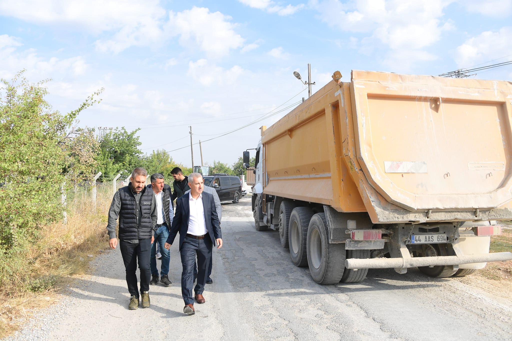 YAKA MAHALLESİNDE YENİ YOLLAR AÇILIYOR