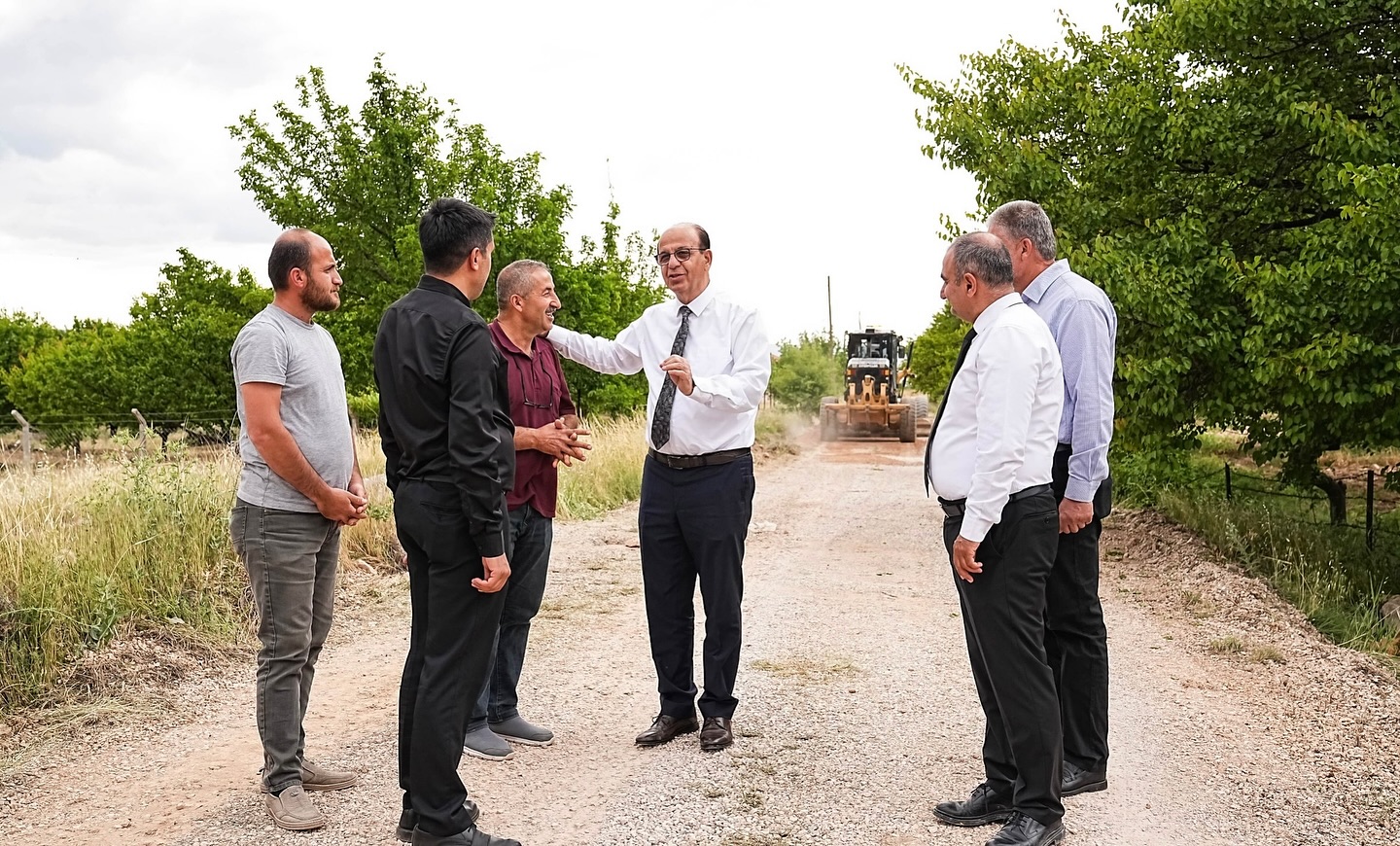 Yeşilyurt'ta Kırsal Mahallelerin Yollarına Ağırlık Verilecek