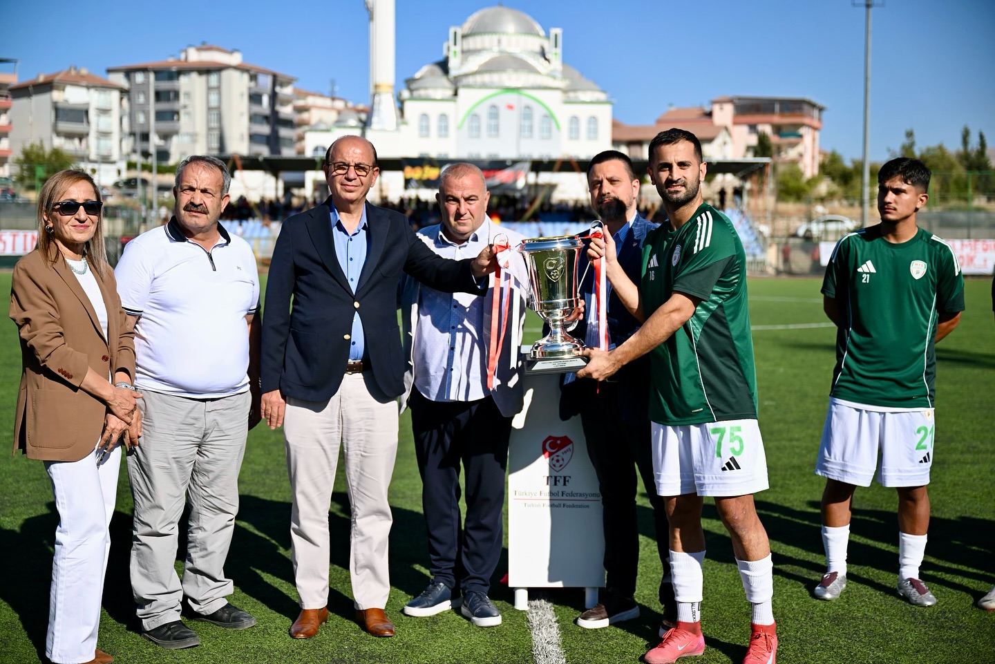 Yeşilyurtspor Şampiyonluk Kupasını Aldı