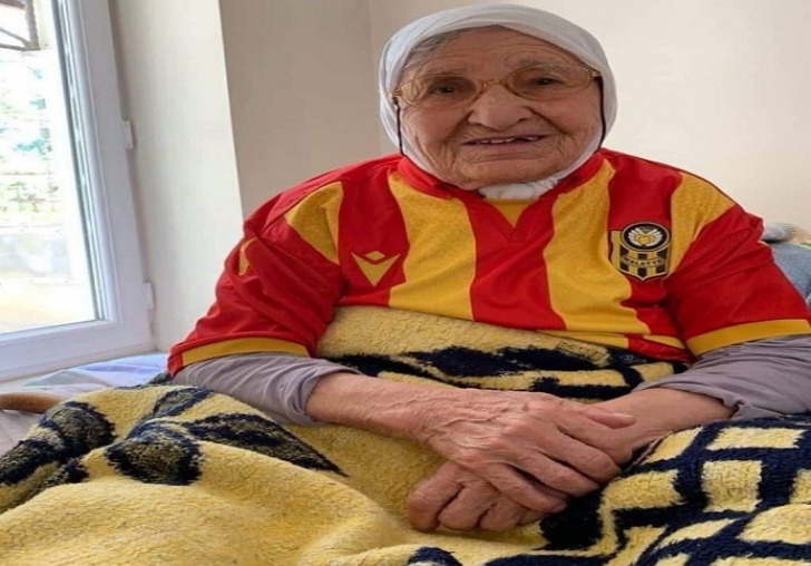 Yeni Malatyaspor Taraftarı Fatma Nine vefat etti