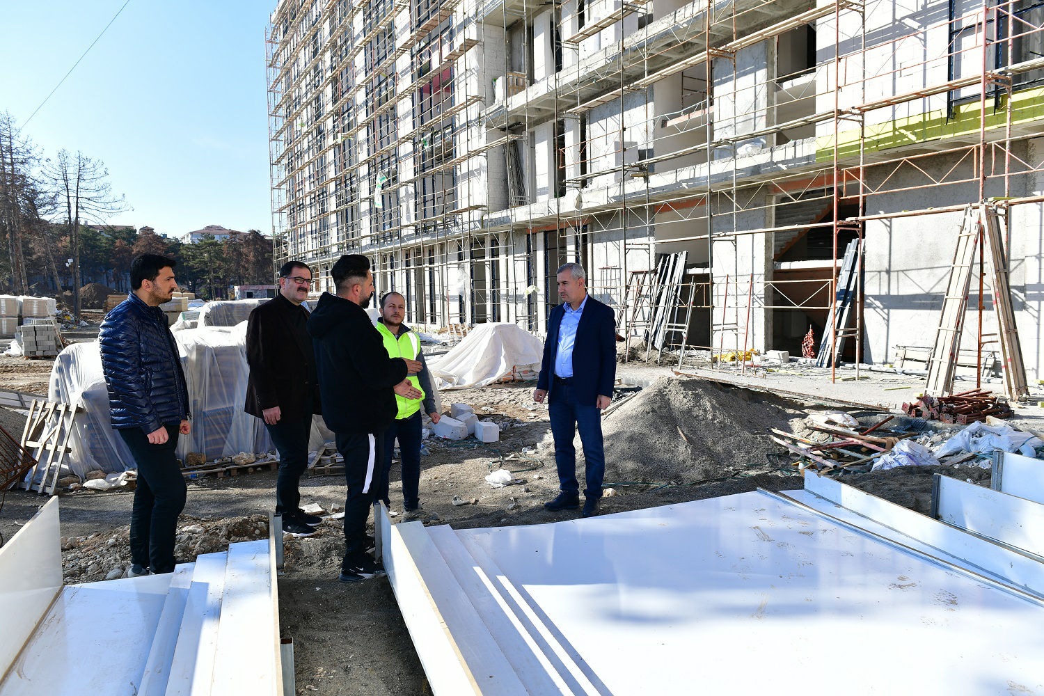 Yeşilyurt Belediye Binası İnşaatı Devm Ediyor