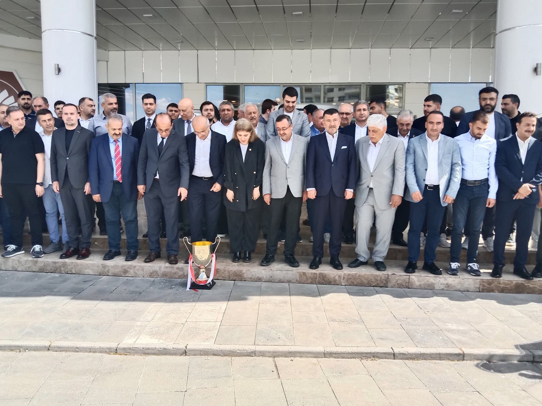 YEŞİLYURTSPOR MUTLAKA LİGE KATILMALIDIR