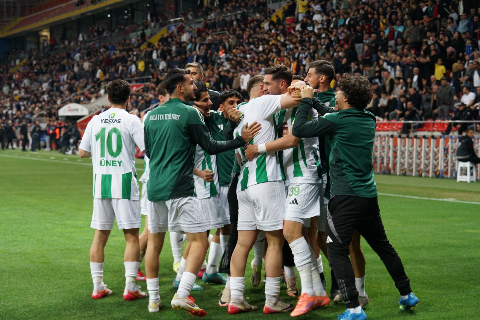 Yeşilyurtspor, Çorluspor ile final oynayacak: 3-4